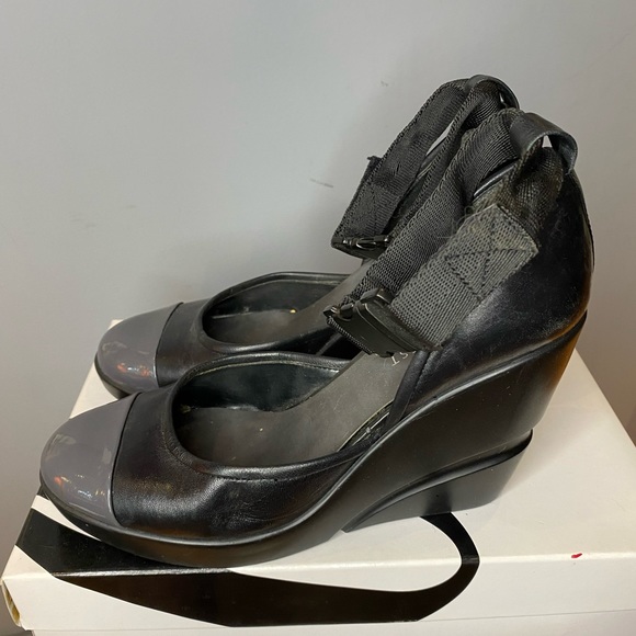Nine West - 3.5” wedges - “Ricamo” - leather - size 5.5 - grey/black - Picture 2 of 9